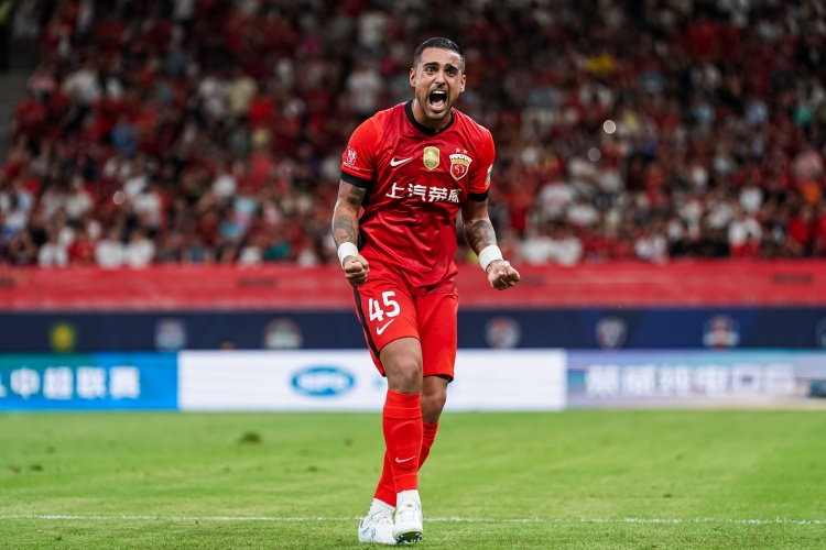 莱昂纳多进球后挑衅李昂,记者:两人无个人层面矛盾