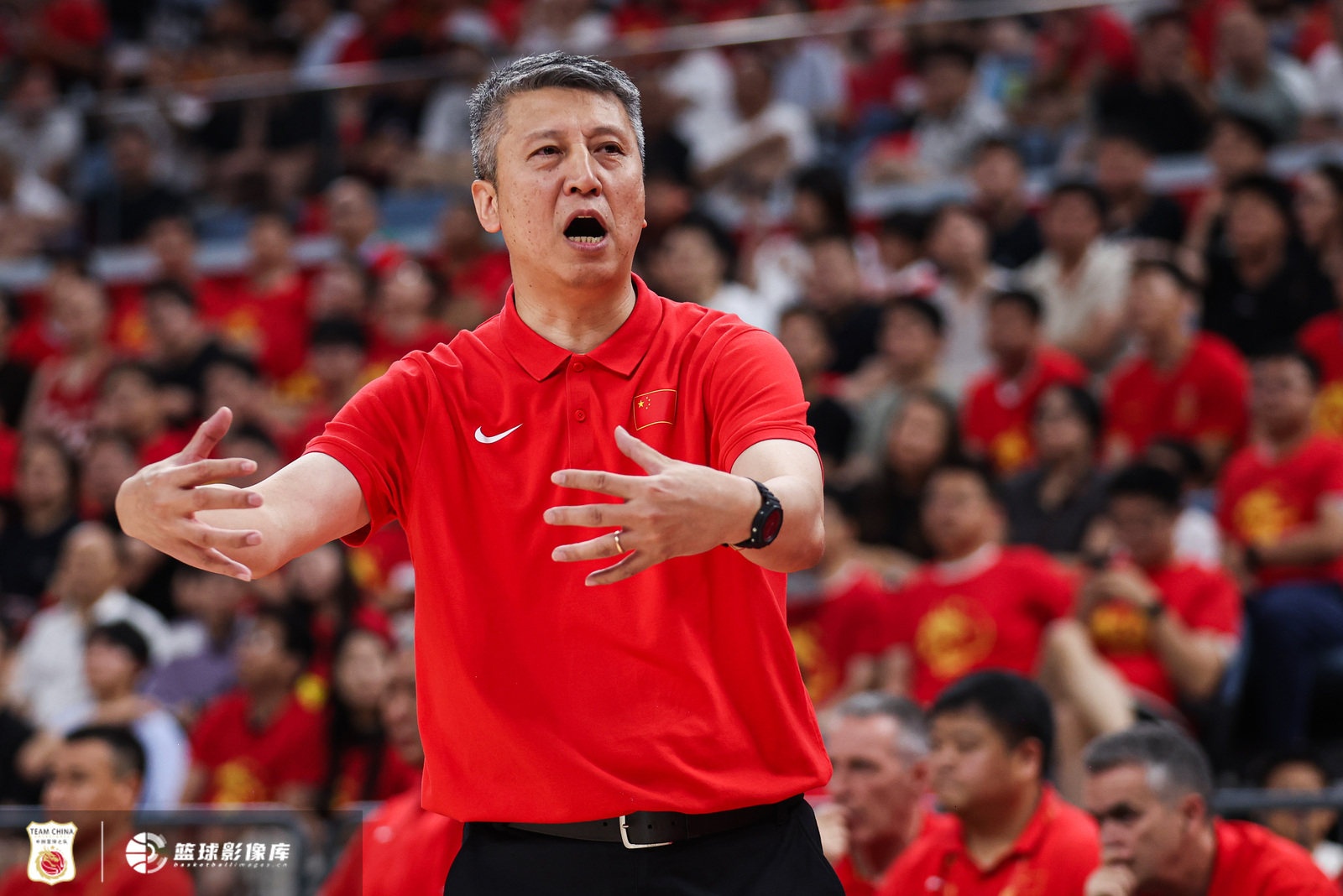 媒体人:中国男篮一场打光全部战术变化 世预赛恐翻车