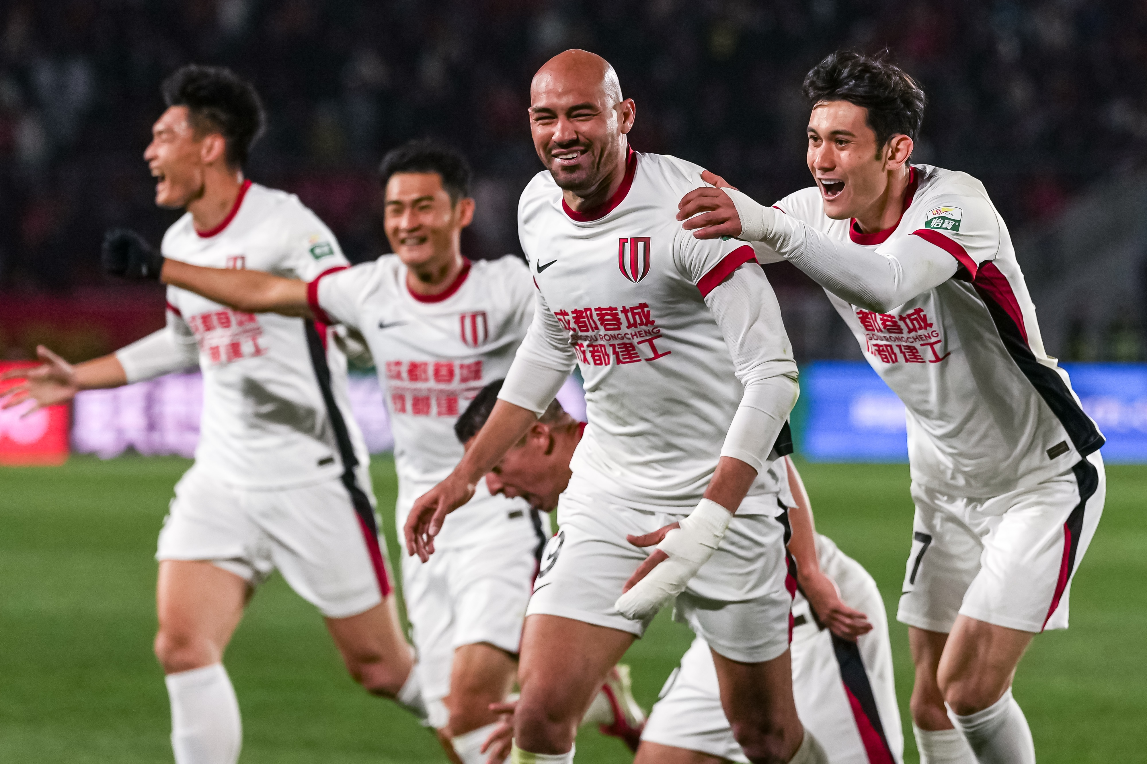冲击西部首个顶级联赛冠军🏆蓉城今晚赢球即夺冠!历经32年等待 冲击西部首个顶级联赛冠军🏆蓉城今晚赢球即夺冠!历经32年等待