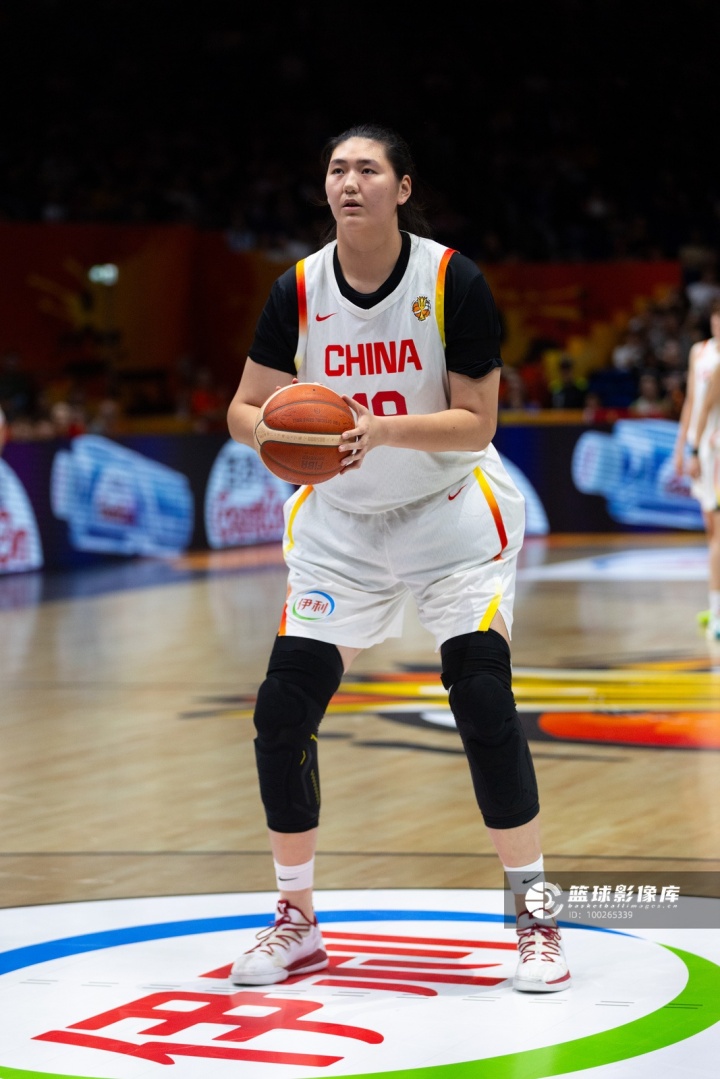 解说：女篮上半场发挥上佳 收官上李缘拖沓 张子宇弱侧配置可优化
